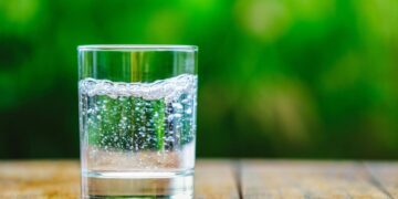Стручњаците предупредуваат: Овој вид вода не е најдобар избор за време на екстремните горештини
