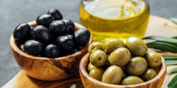 Зелени или црни маслинки – кои се поздрави? Разликата не е само во бојата