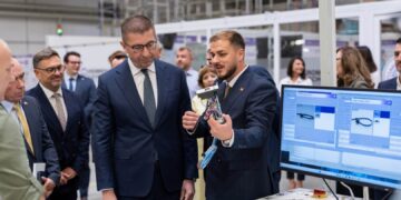 Кромберг и Шуберт Битола го пречека премиерот Христијан Мицкоски во работна посета