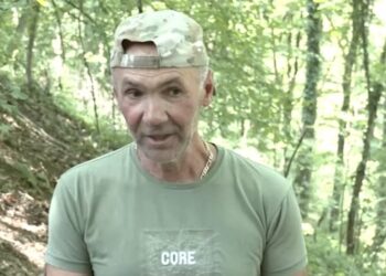 (ФОТО) Во дворот му никна вистинско богатство: Ретка печурка што достигнува цена и до 2.500 евра за килограм