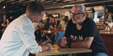 ВИДЕО | Дарко Гроздановски и Игор Џамбазов со нова музичка приказна – „Понеделнички“ носи хумор, емоција и препознатлив авторски печат