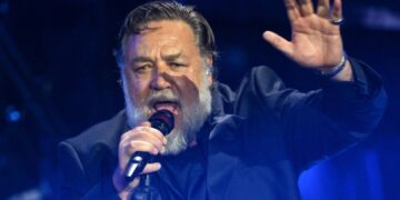 Расел Кроу ослабе 25 килограми и повторно е во врвна форма: На 62 години го воодушеви изгледот