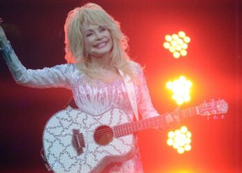 Хитовите по кои ќе ја паметиме Доли Партон: Од „Jolene“ и „9 to 5“ до безвременската „I Will Always Love You“