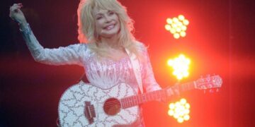 Хитовите по кои ќе ја паметиме Доли Партон: Од „Jolene“ и „9 to 5“ до безвременската „I Will Always Love You“