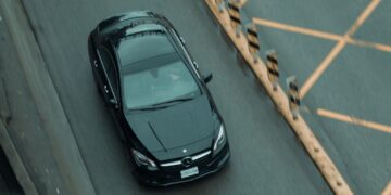 Возачи го тужат Mercedes: Вжештеното AMG лого им оставило изгореници на грбот