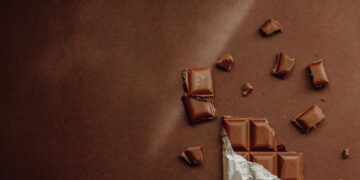Чоколадото во иднина можеби нема да се топи ни на 45 степени – научниците работат на нови формулации