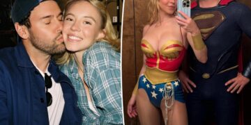 Сидни Свини како Wonder Woman, Скутер Браун како Superman: Ѕвездената двојка во суперхеројско издание на летен одмор
