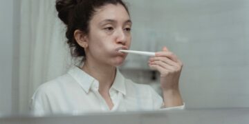 Пред или по појадок: Стоматолозите објаснуваат кога е најдобро да ги миете забите