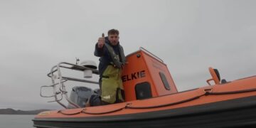 (ВИДЕО) Маж преноќил на „најсмртоносниот остров во светот“: Со гас-маска земал примероци од почвата, а резултатот го изненадил