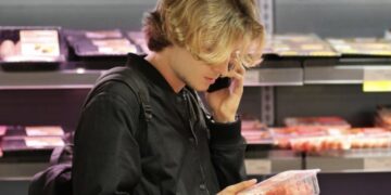 Адитивите во храната и цревниот микробиом: Што навистина знаеме за влијанието на преработените производи