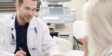 Зошто кај некои жени менопаузата започнува порано: Генетиката, пушењето и здравствената состојба имаат важна улога