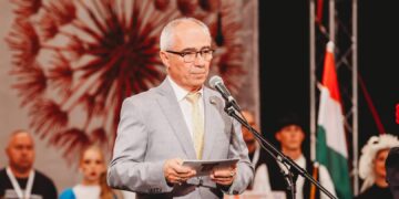 Коњановски: Фолклорот е живо наследство што ги поврзува генерациите и ги чува нашите корени