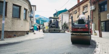 Општина Битола: Продолжува уредувањето на просторот кај Здравствениот дом