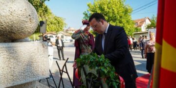 Николоски: Вечна слава на хероите кои ги положија животите за Македонија
