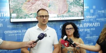 ВИДЕО – Проданоски: Повеќе од 100 луѓе се борат со пожарот во Мариово, населените места не се загрозени