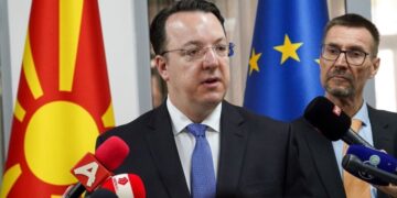 Николоски: Македонија бележи рекорден раст во авио-сообраќајотНад 460.000 патници и историски број летови на аеродромите во месец јули