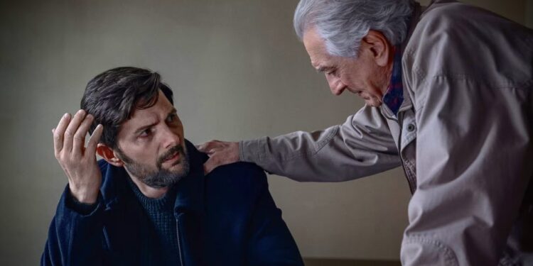 „The Whisper Man“: Дали Роберт де Ниро конечно ја заработи пензијата? Судејќи по оваа глупост – не!