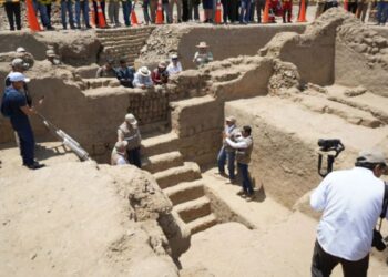 Археолозите отворија гробница стара 600 години: Пронајдени останки од 38 луѓе, злато и оружје