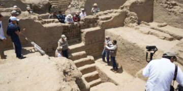 Археолозите отворија гробница стара 600 години: Пронајдени останки од 38 луѓе, злато и оружје