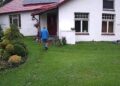 Го делеа само неколку секунди од трагедија: Влезе во куќата, а веднаш потоа….. (ВИДЕО)