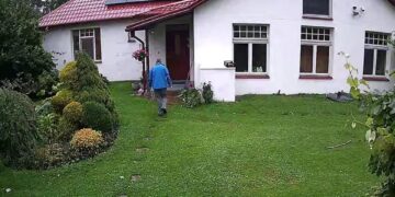 Го делеа само неколку секунди од трагедија: Влезе во куќата, а веднаш потоа….. (ВИДЕО)