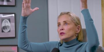 Шерон Стоун проговори за визијата на работ на смртта: „Не знаев дали треба да останам или да умрам“