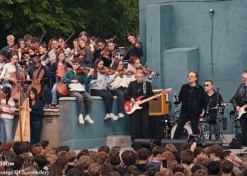 Пет децении U2: Од училишниот двор во Даблин до најголемите светски сцени
