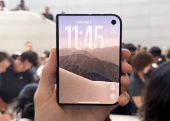 Вештачката интелигенција го решава најголемиот проблем на телефоните на Apple: Тајната е во шарката на iPhone Duo