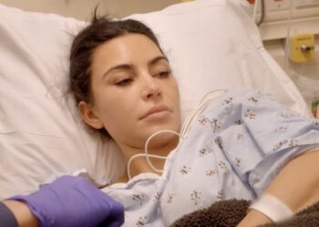 Ким Кардашијан завршила во болница поради воспаление на хранопроводот: Дијагнозата ја потсетила на смртта на нејзиниот татко
