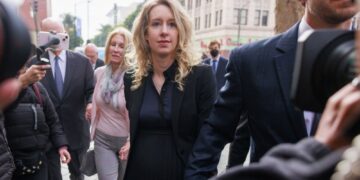Една реченица повторно ја стави Елизабет Холмс во фокусот: Нов документарец отвори спор со „Њујорк тајмс“