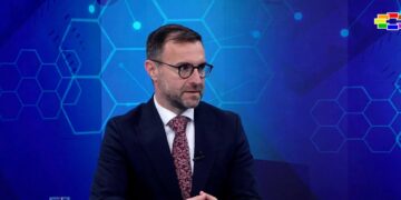 Димовски: Наместо да навиваме за политичари во соседството, да го гледаме македонскиот интерес