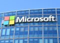 Microsoft им нуди отпремнини на 60.000 вработени додека вложува милијарди во вештачка интелигенција