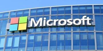 Microsoft им нуди отпремнини на 60.000 вработени додека вложува милијарди во вештачка интелигенција