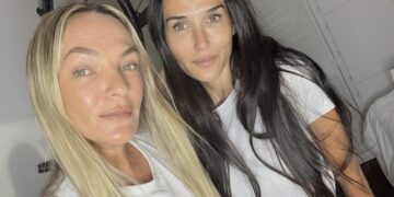 Деми Мур на 63 години позираше без шминка: Фотографијата ја воодушеви и ќерка ѝ Талула