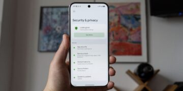 Вашиот телефон може да открива повеќе отколку што мислите: Пет поставки што вреди да ги проверите уште денес