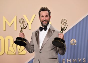 На 55 години ја доби титулата „најсекси маж“: Ноа Вајли прво помислил дека е шега