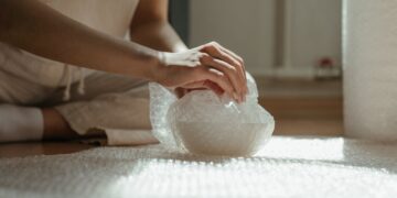 Фолијата со меурчиња може да помогне во изолацијата на прозорците: Еве како се поставува
