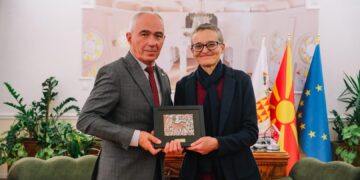 Коњановски со чешката амбасадорка: Нови можности за Битола во економијата, културата и градските партнерства