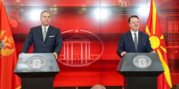 Николоски: Од 1 мај директни летови од Скопје до Тиват: Двапати неделно до црногорското приморје